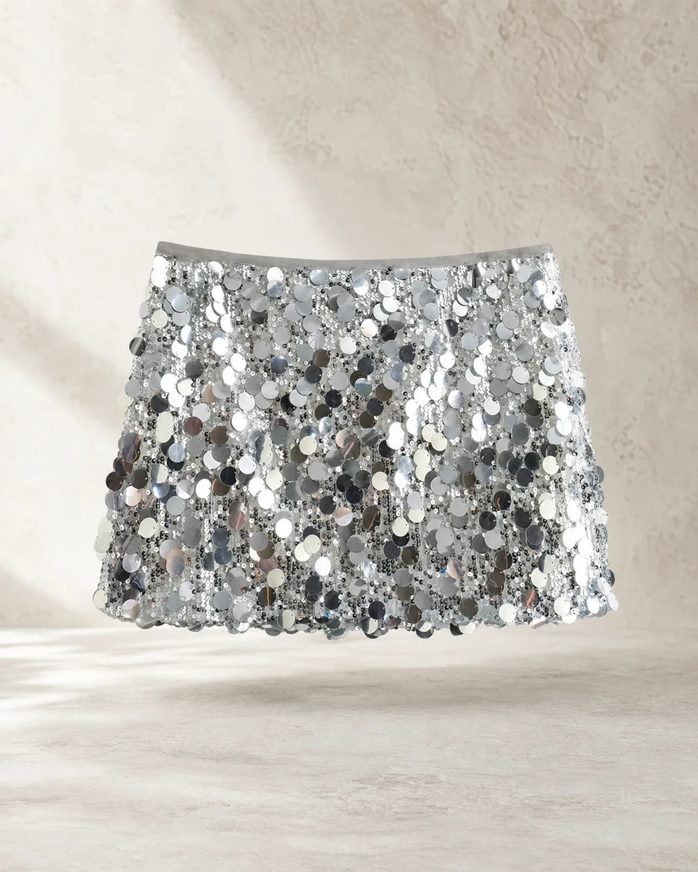 Women's Large-Sequin A-Line Mini Skirt — image 8 — gonna-mini-elegante-con-paillettes-i-ideale-per-tutte-le-stagioni-silver-08-product-only.webp