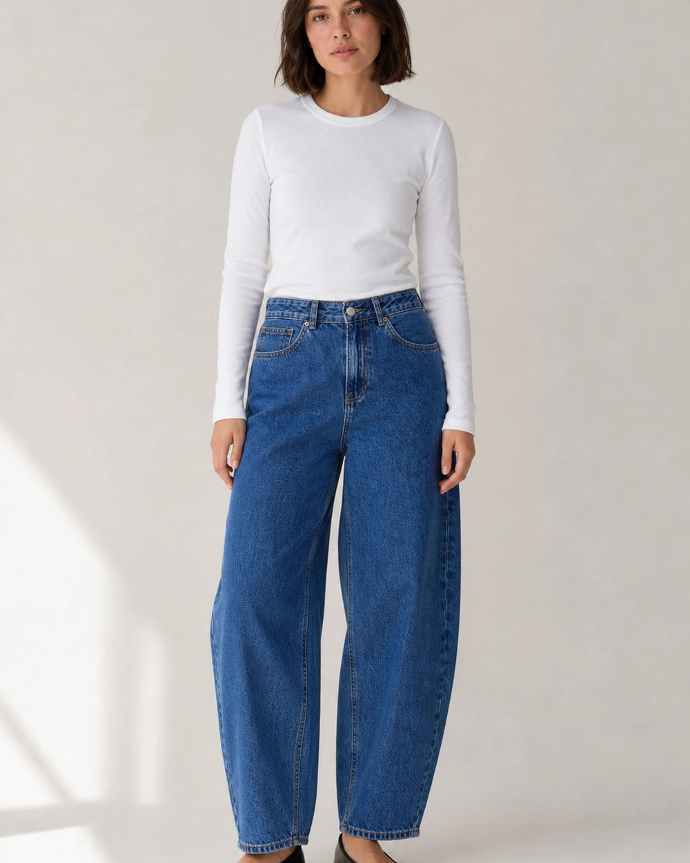 Women's high-rise barrel jeans in Medium blue, front view. — womens-barrel-jeans-medium-blue-03-front.webp