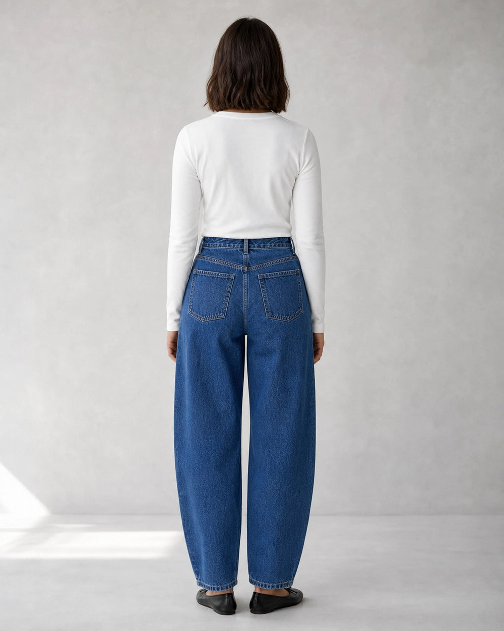 Women's high-rise barrel jeans in Medium blue, back view. — womens-barrel-jeans-medium-blue-04-back.webp